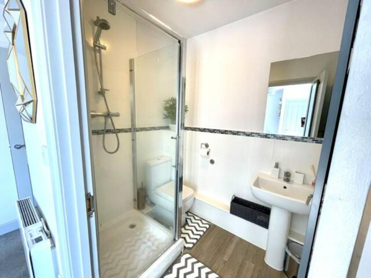 Stylish Cosy And Bright Apartment - Fantastic Location - Perfect For Business Or Solo Travellers Bishop's Stortford Esterno foto