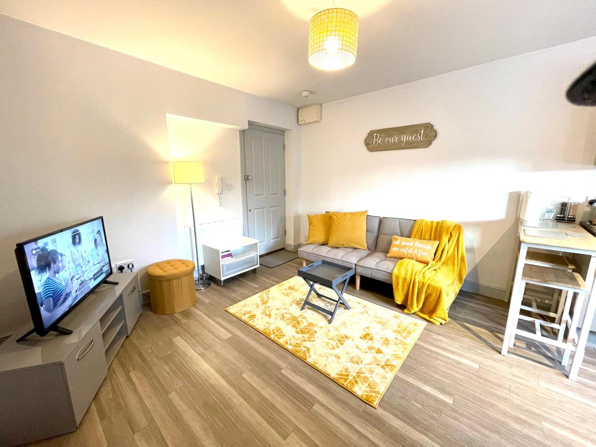 Stylish Cosy And Bright Apartment - Fantastic Location - Perfect For Business Or Solo Travellers Bishop's Stortford Esterno foto